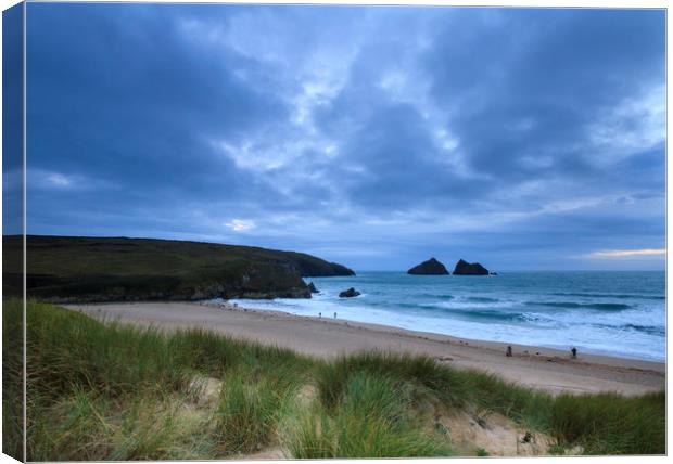 Holywell bay at dusk  Canvas Print by chris smith