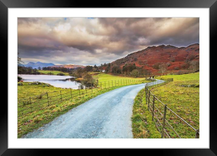 country lane in the lakes  Framed Mounted Print by chris smith