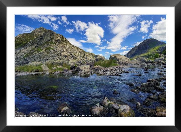 PePen yr Ole Wen and Tryfan Framed Mounted Print by Ian Mitchell
