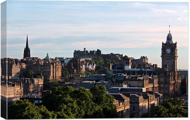 Edinburgh castle and citycsape at dusk Canvas Print by Linda More