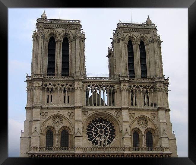 Notre Dame de Paris Framed Print by Linda More