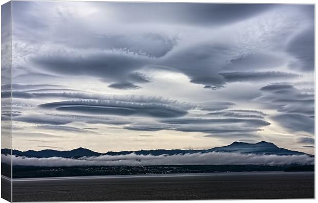 Lenticular clouds over Port McNeill Canvas Print by Darryl Luscombe
