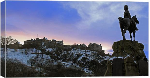 Edinburgh Castle and Scots Grey memorial Canvas Print by Linda More