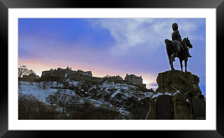 Edinburgh Castle and Scots Grey memorial Framed Mounted Print by Linda More