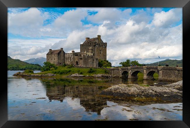 Scottish castle  Framed Print by stephen king