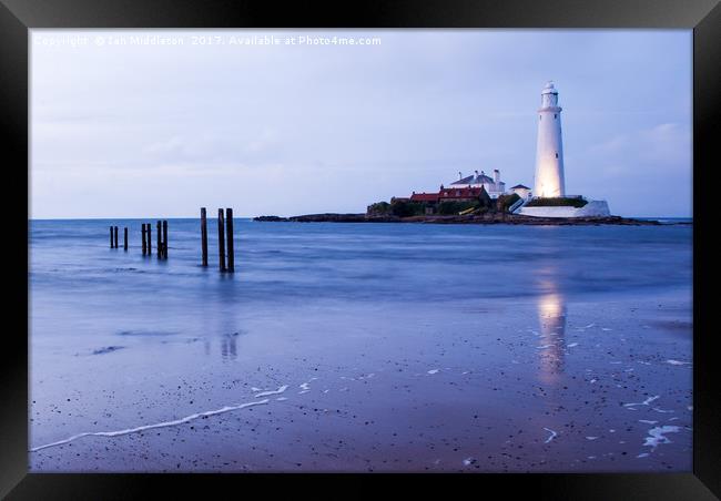 Saint Mary's Lighthouse at Whitley Bay Framed Print by Ian Middleton