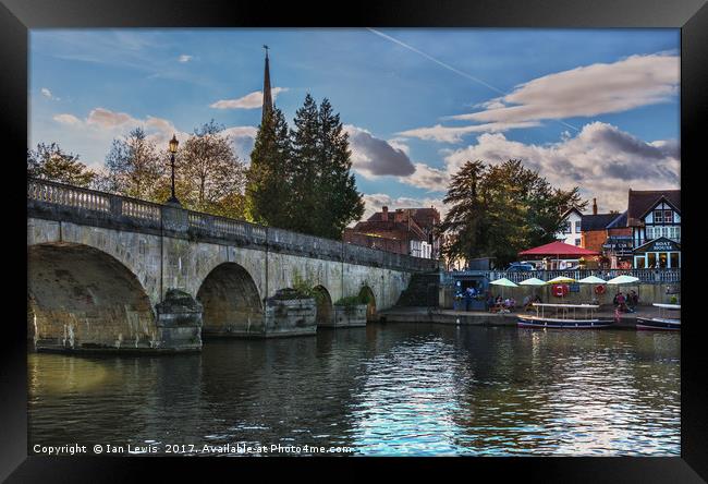 Wallingford Bridge Into The Town Framed Print by Ian Lewis