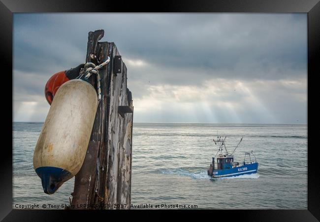 TRAWLER RETURNING HOME - HASTINGS, EAST SUSSEX Framed Print by Tony Sharp LRPS CPAGB