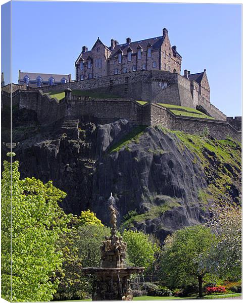 Edinburgh Castle and the Ross fountain, Scotland Canvas Print by Linda More
