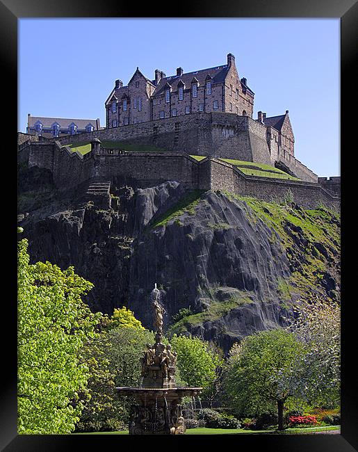 Edinburgh Castle and the Ross fountain, Scotland Framed Print by Linda More