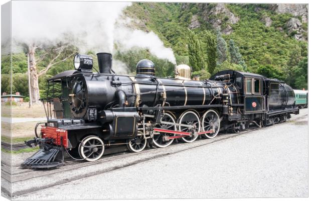The Kingston Flyer, steam engine Canvas Print by Kevin Hellon