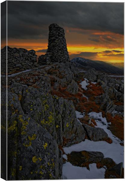 Thornthwaite crag Canvas Print by Robert Fielding