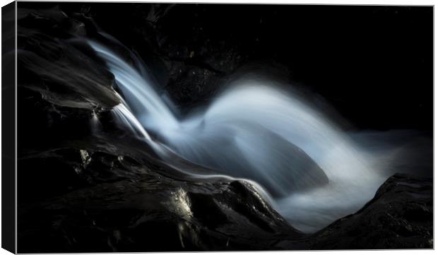 Bouncing water Canvas Print by Peter Scott