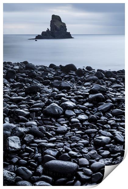 Grey day at Talisker bay Print by Peter Scott