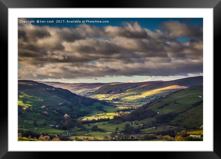 low light at Gunnerside. Framed Mounted Print by kevin cook