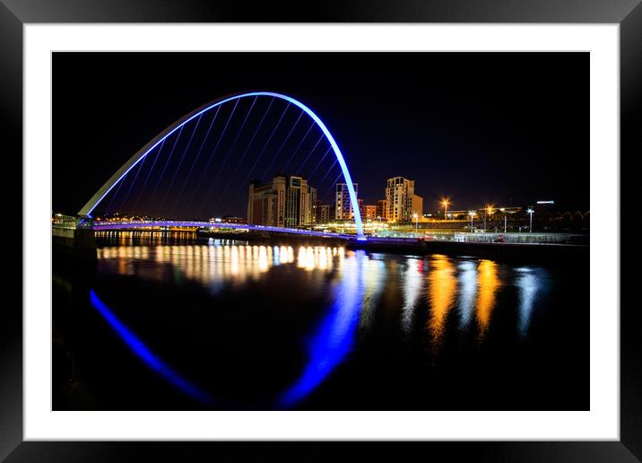 Newcasle at night    Framed Mounted Print by chris smith
