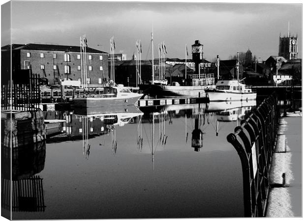 kingston upon hull marina Canvas Print by Martin Parkinson