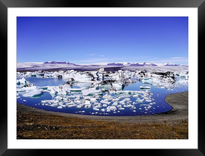 Jökulsárlón glacial lagoon Iceland Framed Mounted Print by Tony Bates