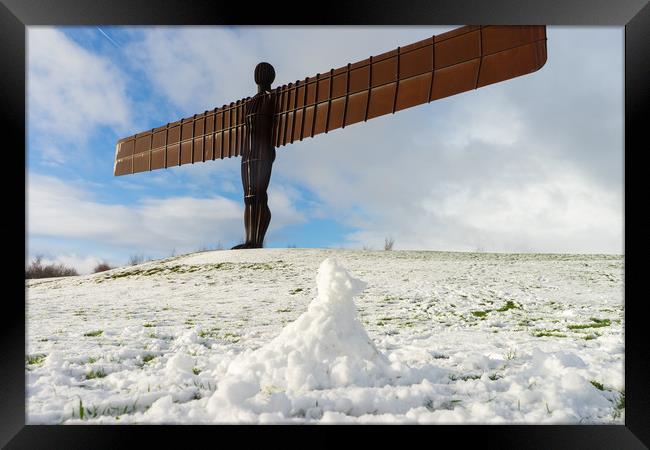 Angel of the North in the snow Framed Print by David Graham