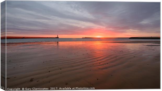 Sunrise at Roker Canvas Print by Gary Clarricoates