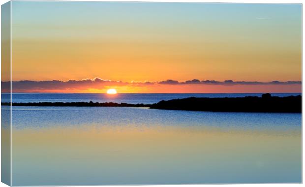 Fuerteventura sunrise  Canvas Print by chris smith