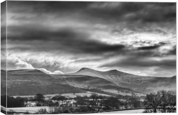 Penyfan And Corn Ddu Canvas Print by Steve Purnell