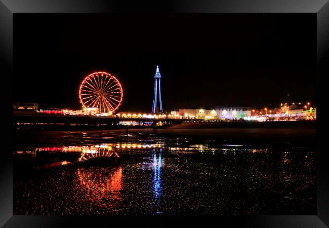 Blackpool tower at night Framed Print by chris smith