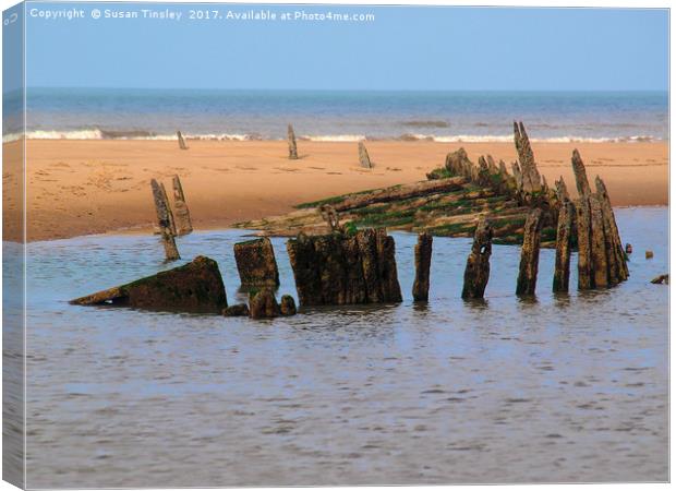 Formby shipwreck Canvas Print by Susan Tinsley