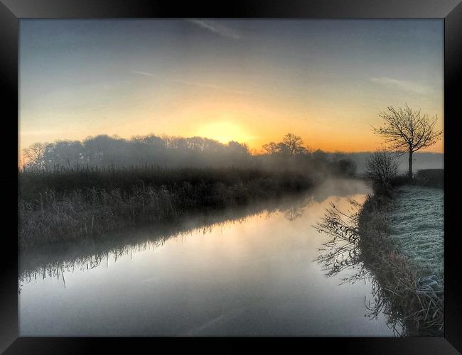 Sunrise over The Ashby-de-la-Zouch Canal Framed Print by Scott Simpson