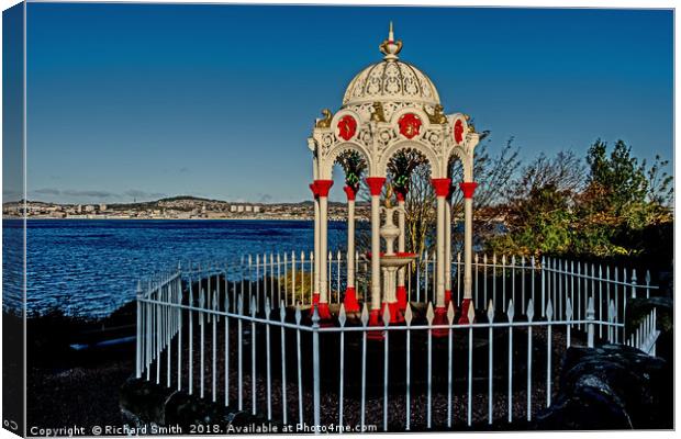 Newport on Tay drinking water fountain. #1 Canvas Print by Richard Smith