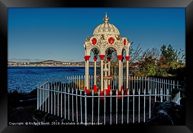Newport on Tay drinking water fountain. #1 Framed Print by Richard Smith