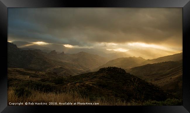 Canaria montana vista  Framed Print by Rob Hawkins