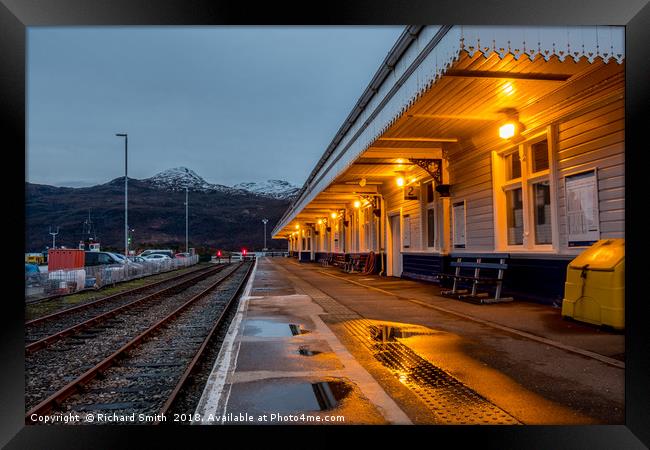 Southside platform at Kyle of Lochalsh station Framed Print by Richard Smith