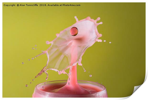 Milk splash Print by Alan Tunnicliffe