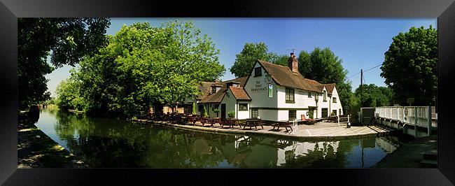 The Three Horseshoes at Winkwell Framed Print by graham young