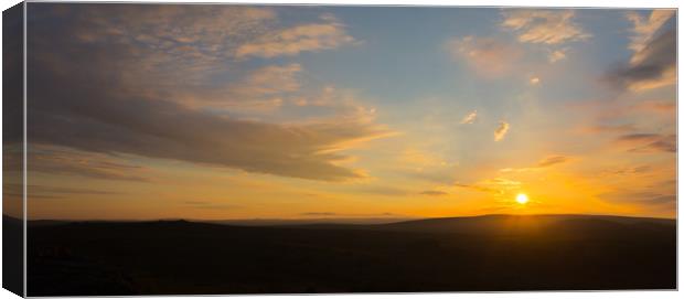 dartmoor sunset Canvas Print by kevin murch