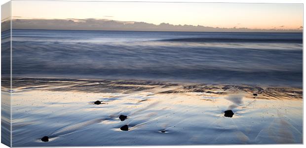 Ballynaclash beach at dawn Canvas Print by Ian Middleton
