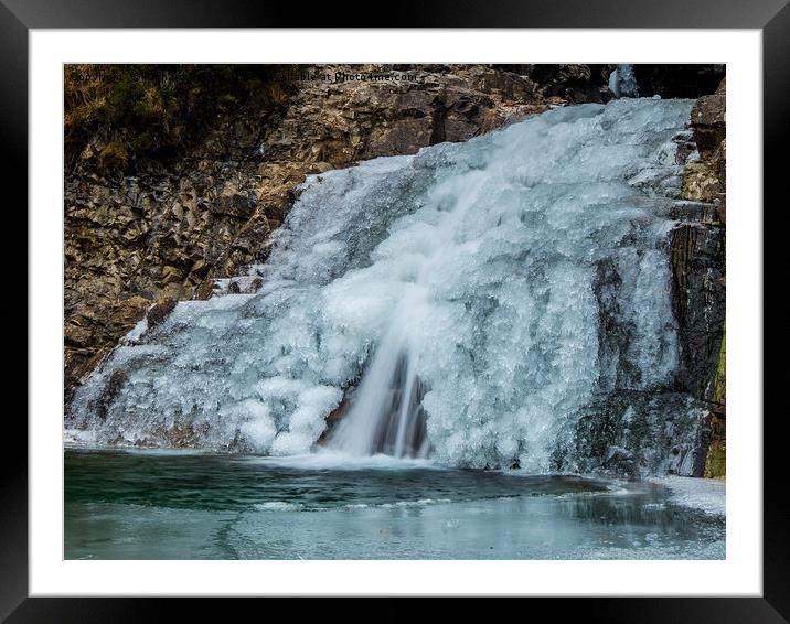 A zoomed photograph of the actual frozen cascade Framed Mounted Print by Richard Smith
