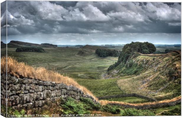 Hadrian's Wall looking East. Canvas Print by Phill Thornton