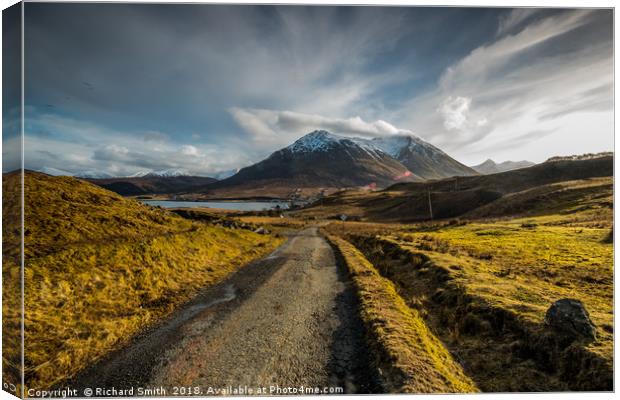 The Red Cuillin Hill, 'Glamaig'. Canvas Print by Richard Smith