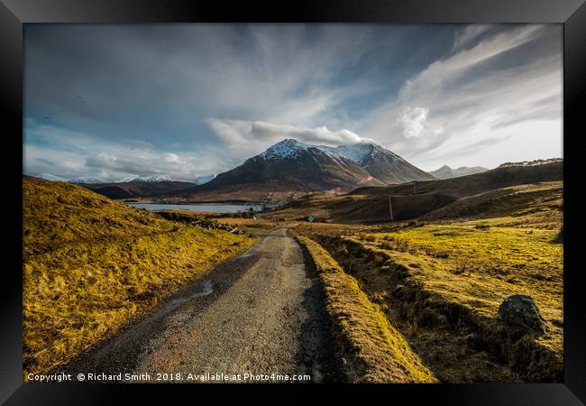The Red Cuillin Hill, 'Glamaig'. Framed Print by Richard Smith