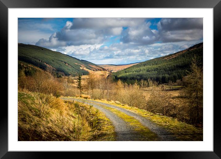 Rural roadway. Framed Mounted Print by David Hare