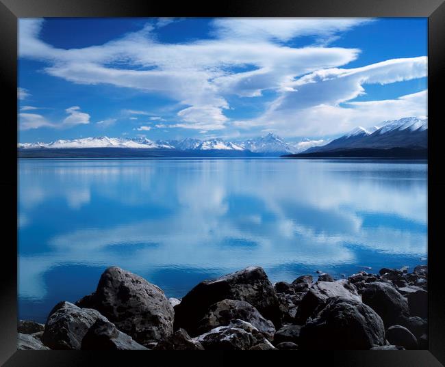 Mount Cook reflecting in Lake Pukaki. Framed Print by Maggie McCall