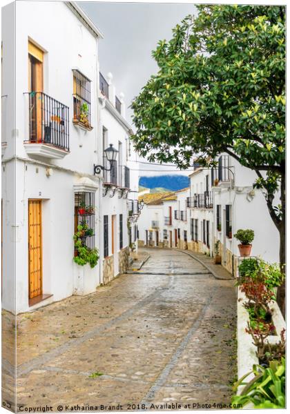Cobbled Street village of Zahara de la Sierra Canvas Print by KB Photo