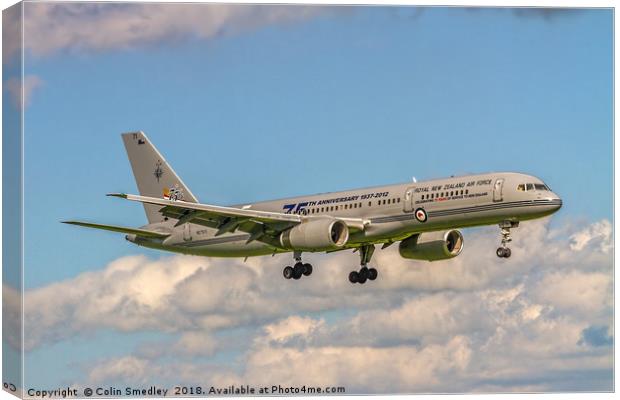Boeing 757-2K2 NZ7572 on finals Canvas Print by Colin Smedley