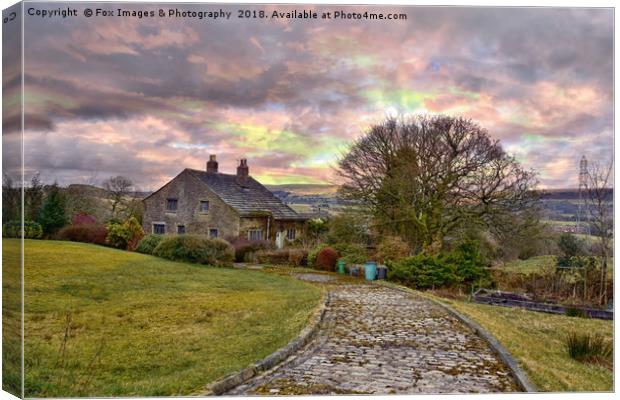 A countryside house in lancashire Canvas Print by Derrick Fox Lomax