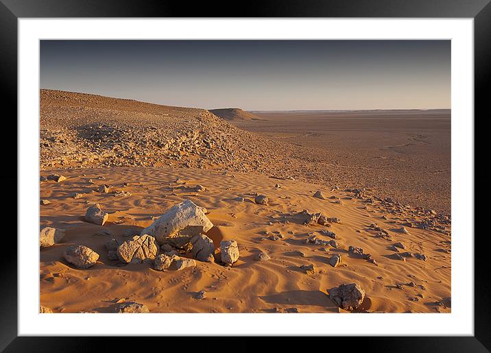 Saudi Arabian desert Framed Mounted Print by Simon Curtis