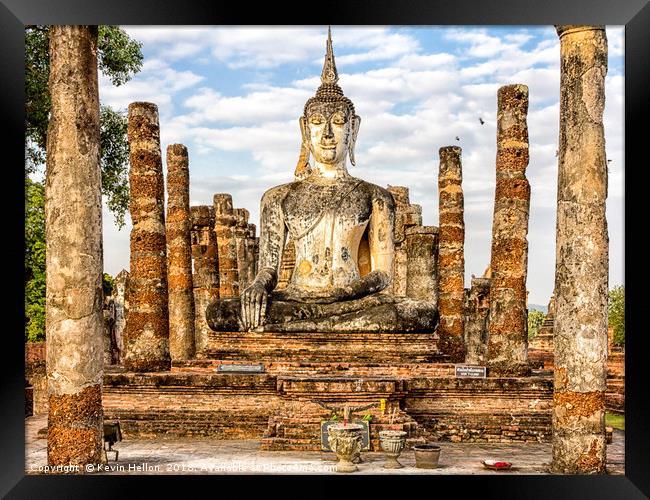 Buddha statue, Wat Mahathat Framed Print by Kevin Hellon