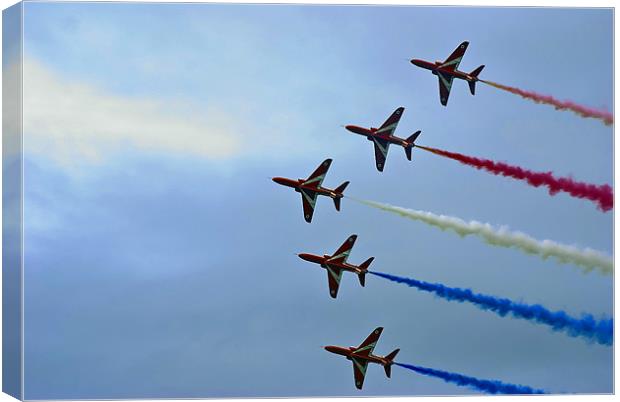 Red Arrows Canvas Print by colin ashworth