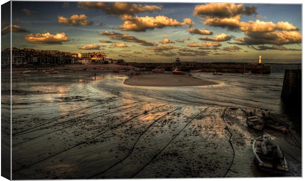 Beach & Harbour at St Ives Canvas Print by Rob Hawkins